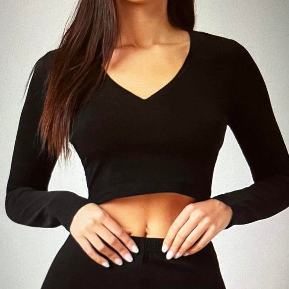 Small black Solid V Neck Crop Tee long sleeve - Picture 1 of 6